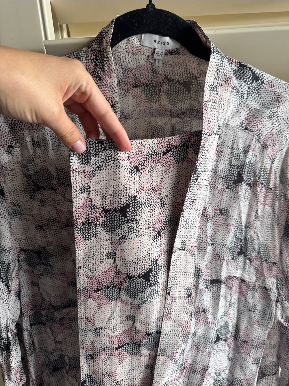 Reiss Pink Black White Printed Button-Front Blouse! 🖤💞🖤💞 - Picture 3 of 8